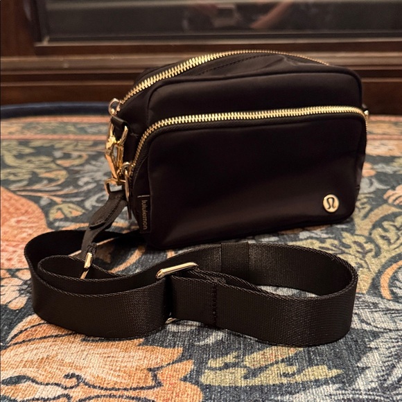 lululemon athletica Black Crossbody Bag 2L - Picture 2 of 5